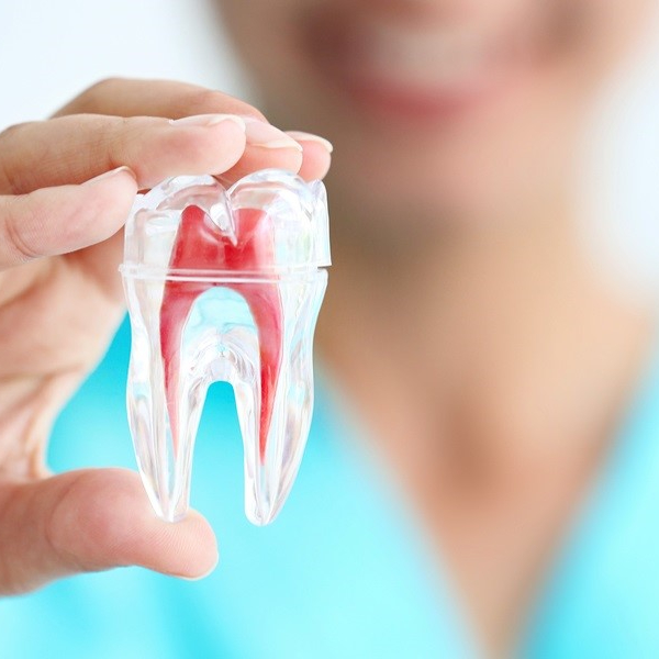 اگر دندان عصب کشی شده را پر نکنیم چه میشود؟